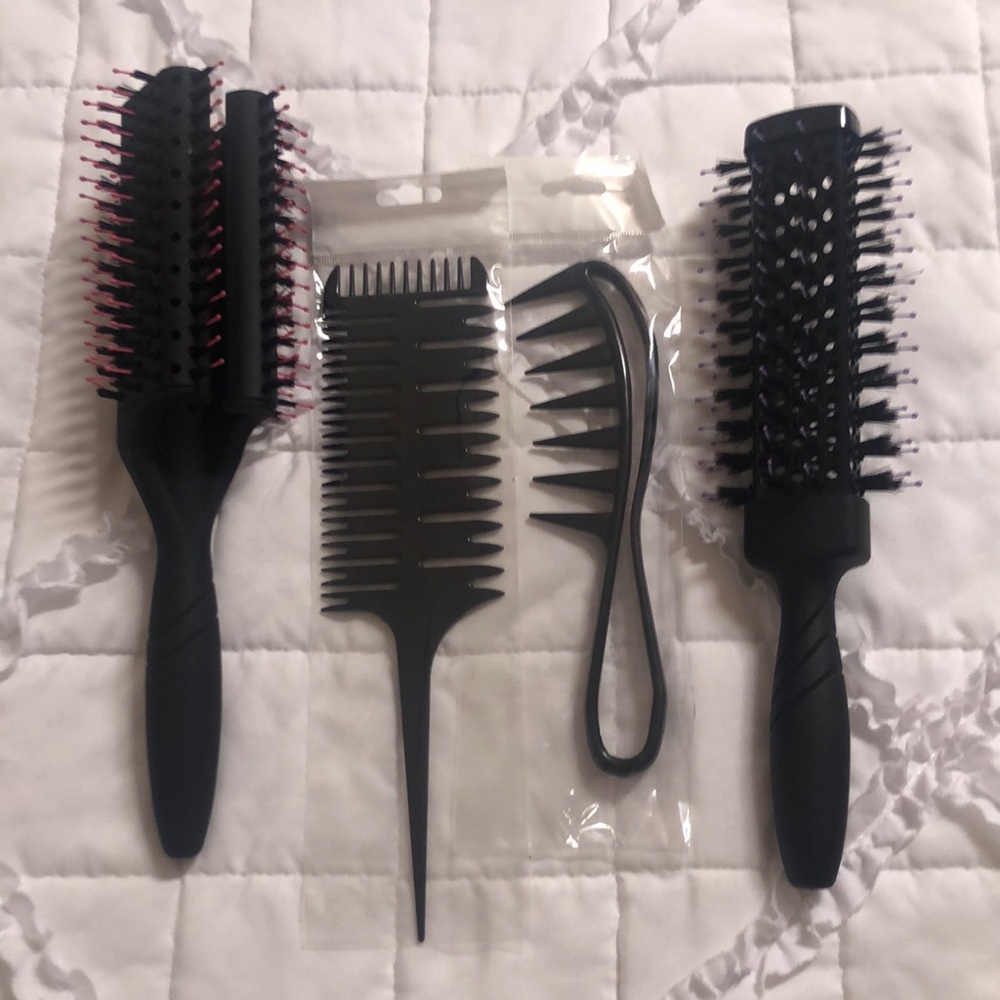 2 Brushes and one highlighting comb and lg comb